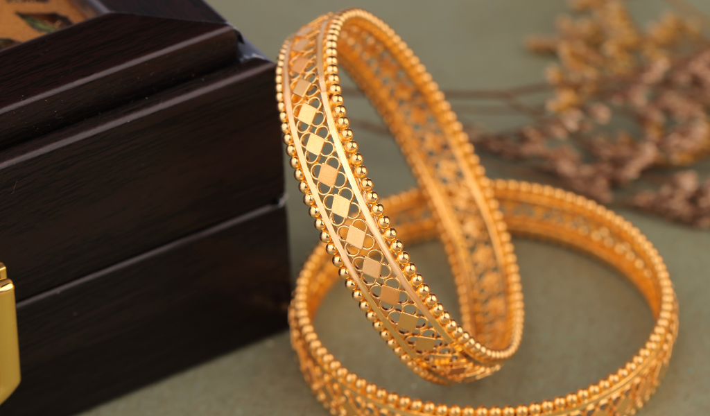 Gold Bangles Classic jewellery design for gold bangles
